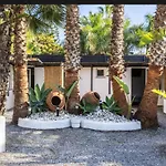 Aparthotel Playa Almayate